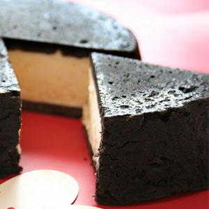 まっ黒チーズケーキ