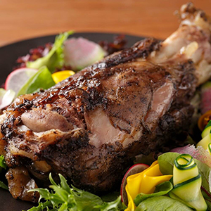 ブレジュ
<br>佐助豚 骨付きすね肉のコンフィ