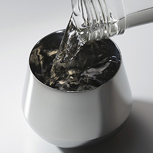 奥出雲前綿屋 鐵泉堂
<br>ぐい呑み